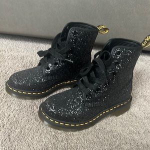 Brand New✨ Dr Marten “Black Glitter”